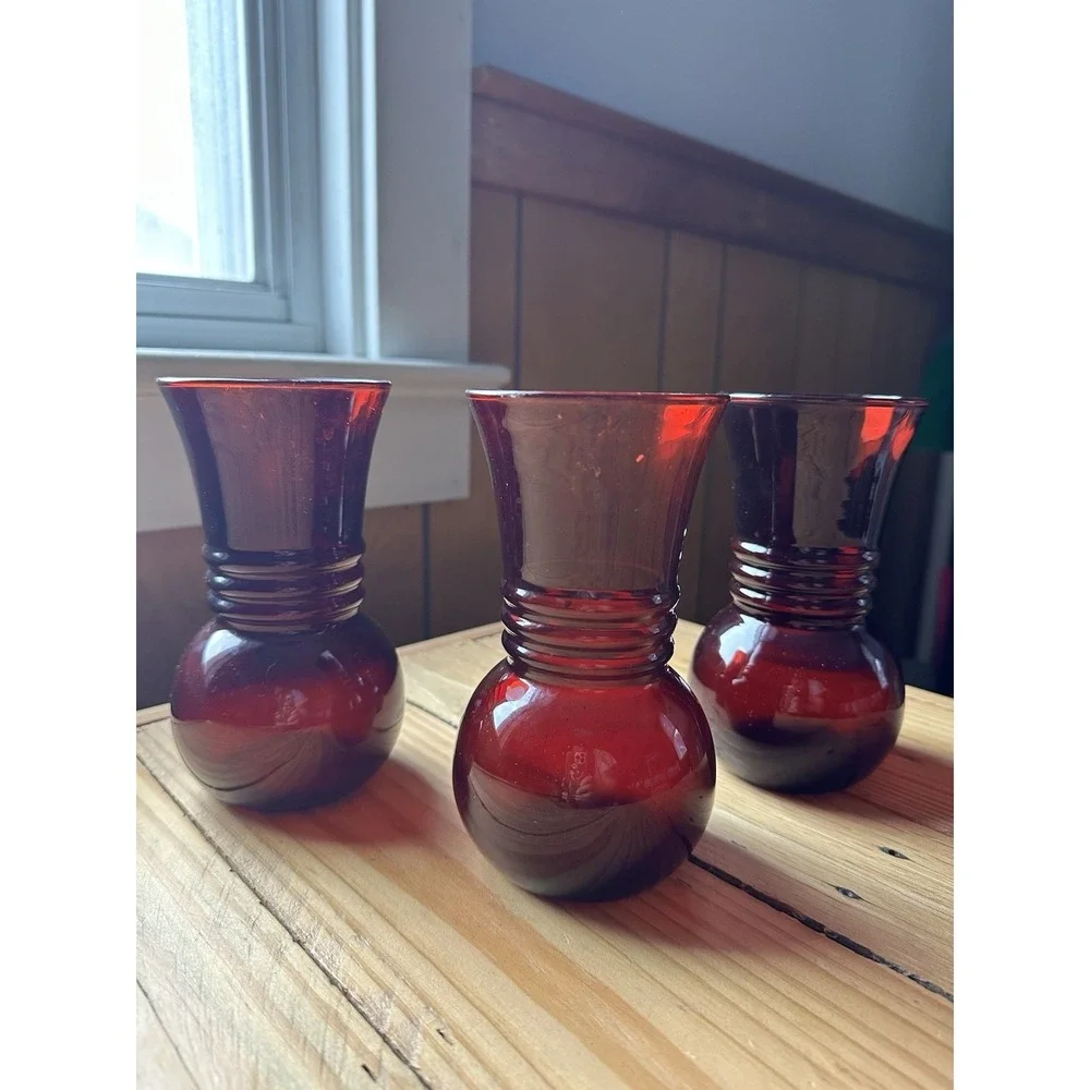 VINTAGE ANCHOR HOCKING ROYAL RUBY RED RIBBED‎ FLOWER VASE 6 1/2